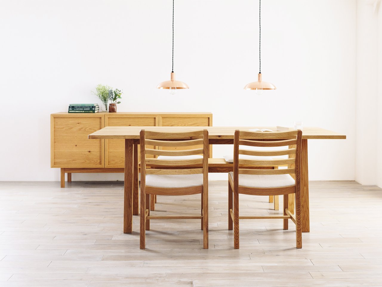 CORNICE dining table