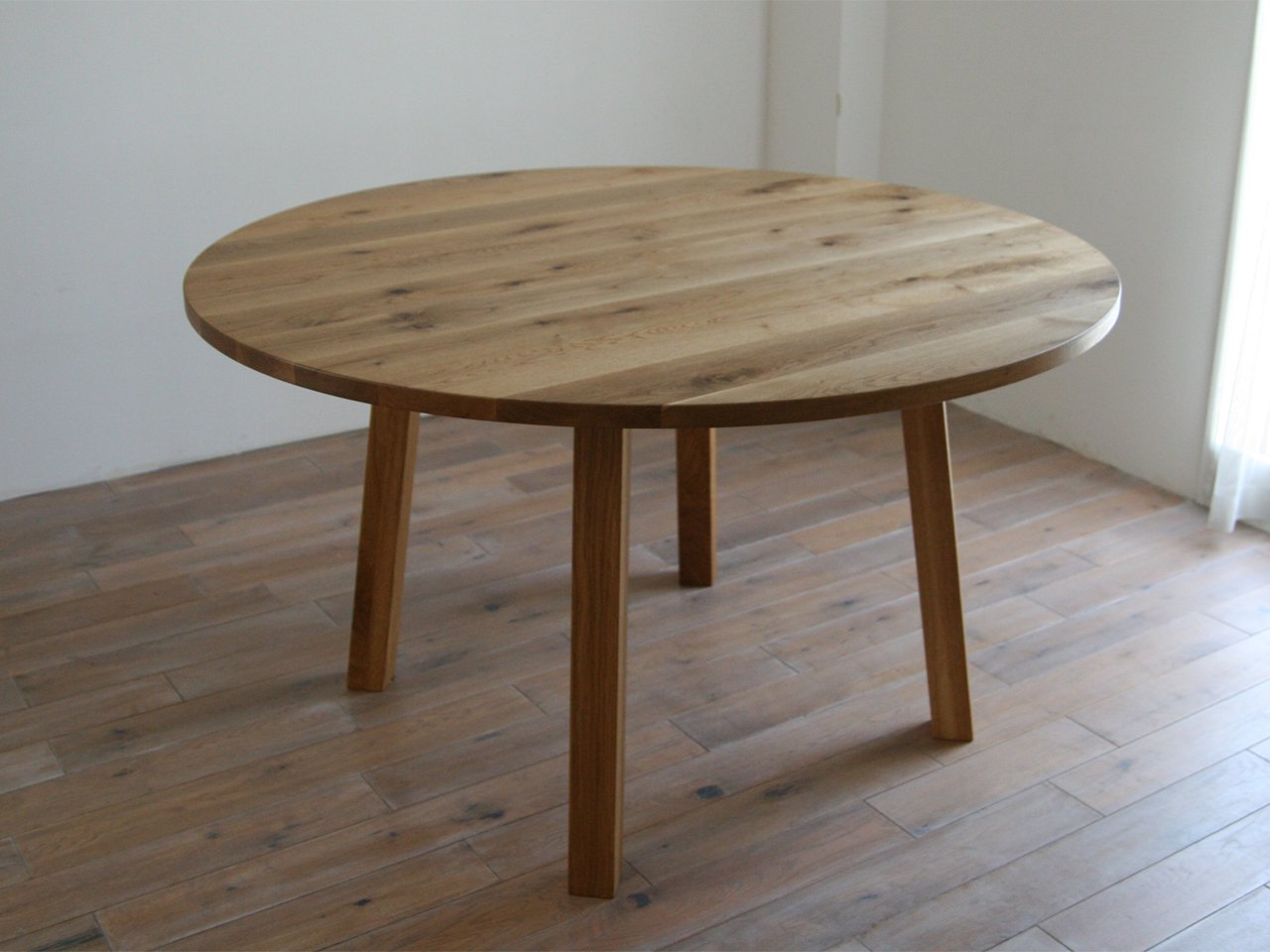 CORNICE Circle Dining Table