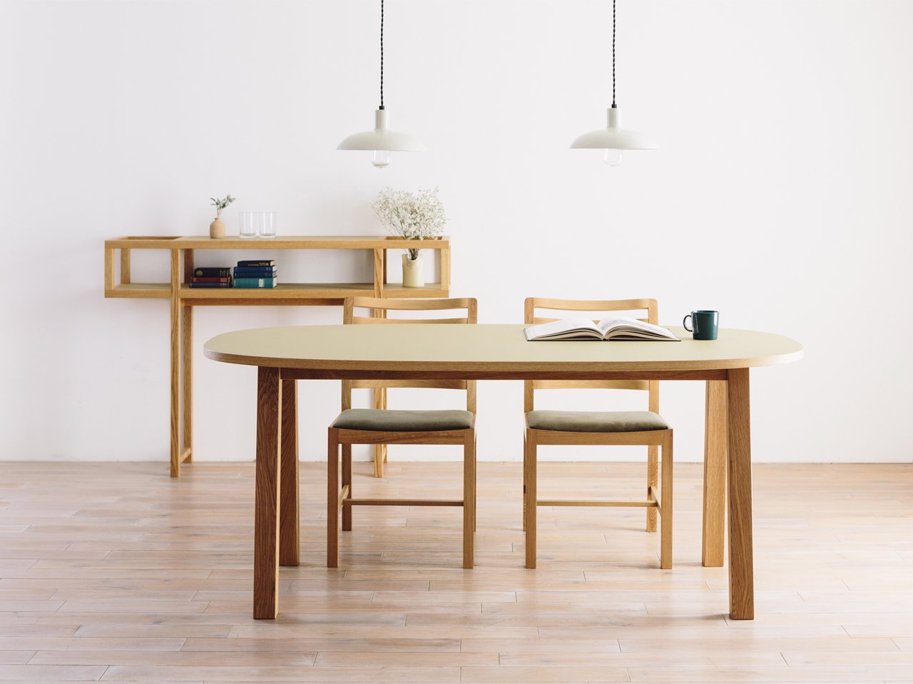CORNICE Oval Dining Table