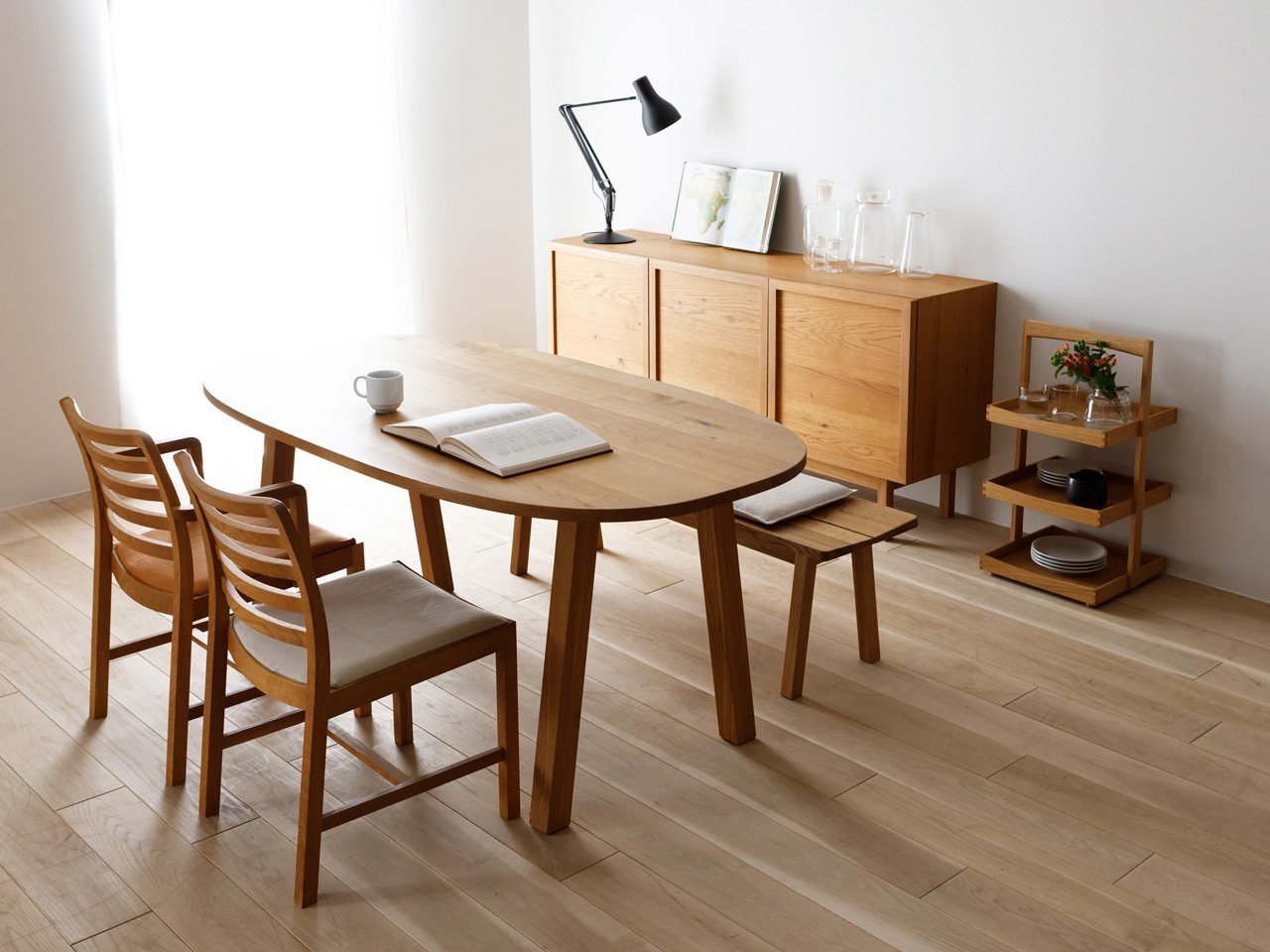 CORNICE Oval Dining Table