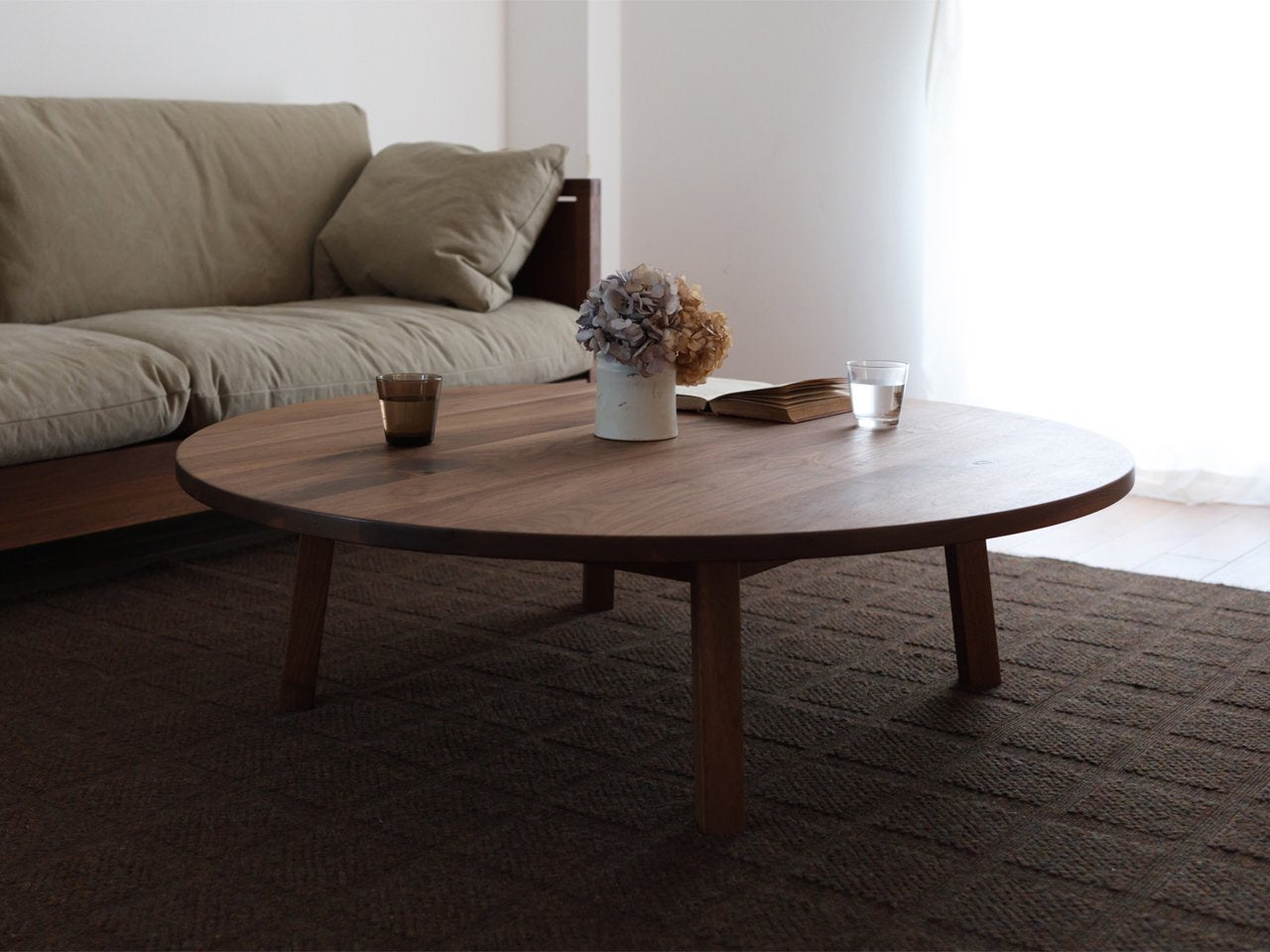 CORNICE Circle Table