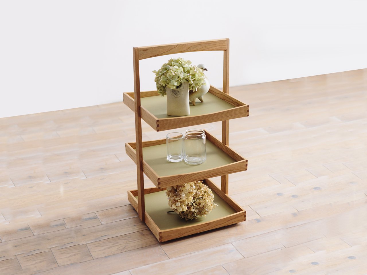 CORNICE 3 Tray Table 039