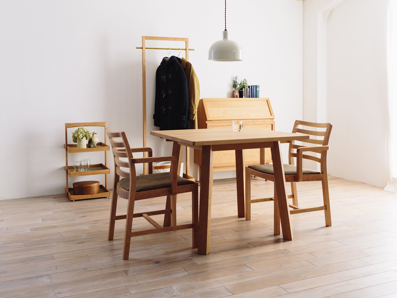 CORNICE 3 Tray Table 039