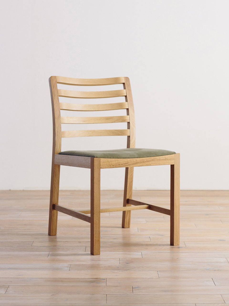 CORNICE side chair
