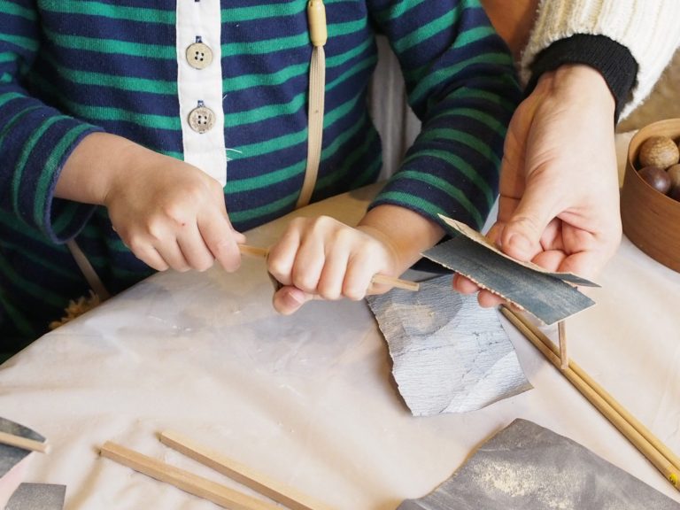 WORKSHOP | Making castanets, chopsticks, playing with scraps