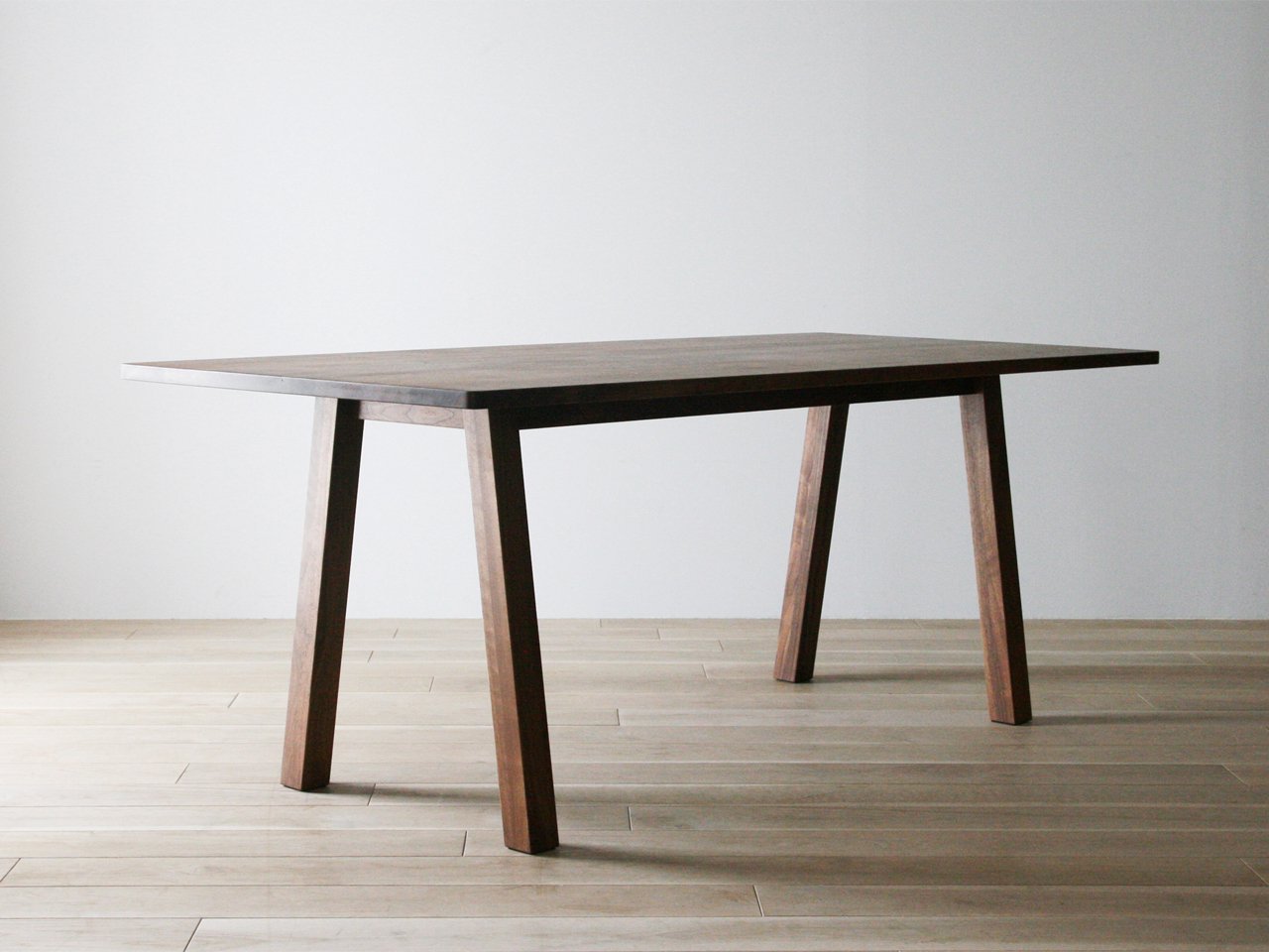 CORNICE dining table