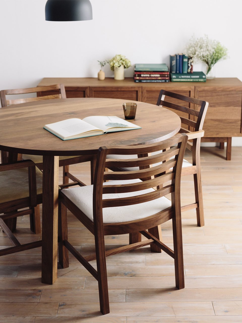 CORNICE Circle Dining Table