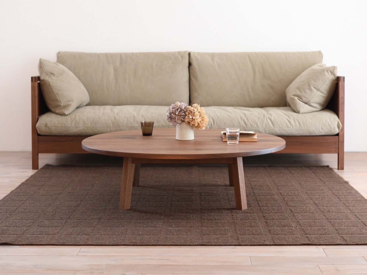 CORNICE Circle Table
