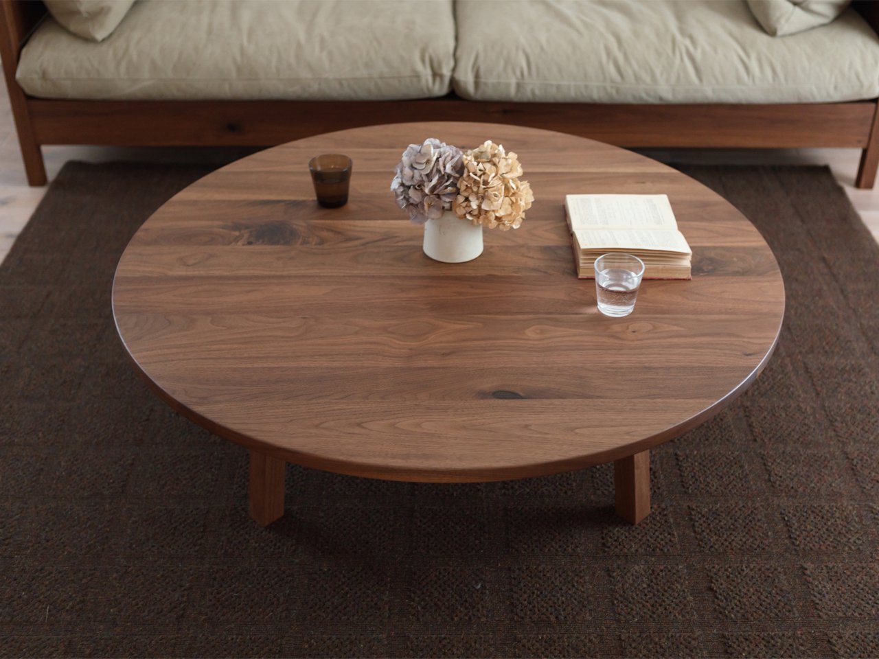 CORNICE Circle Table