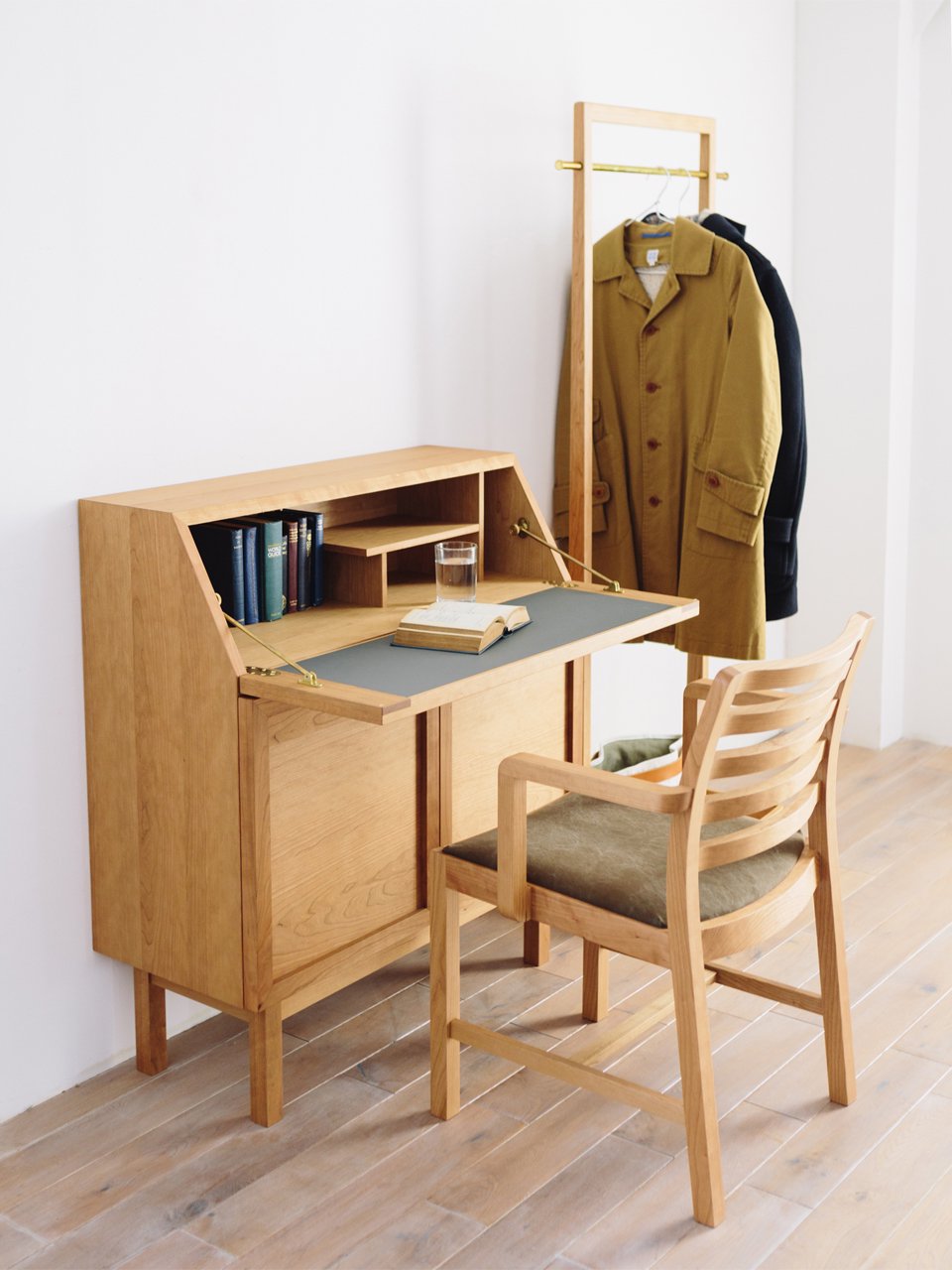 CORNICE armchair