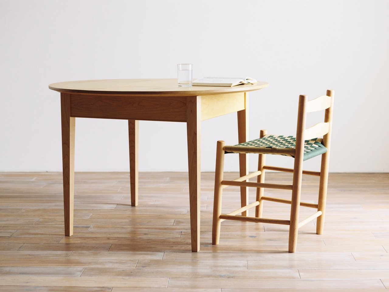 SHAKER Disc Table 105