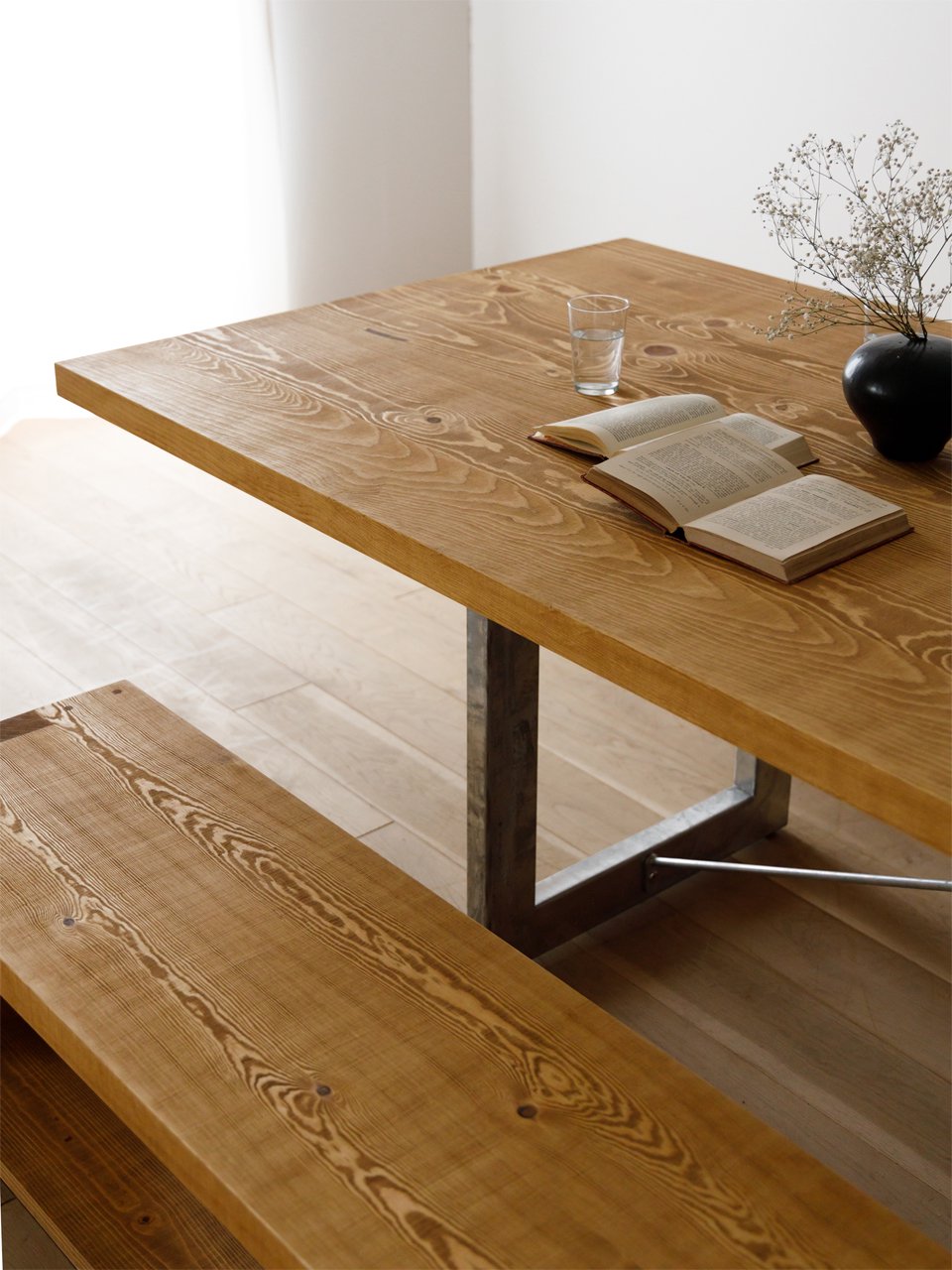 BAREFOOT dining table